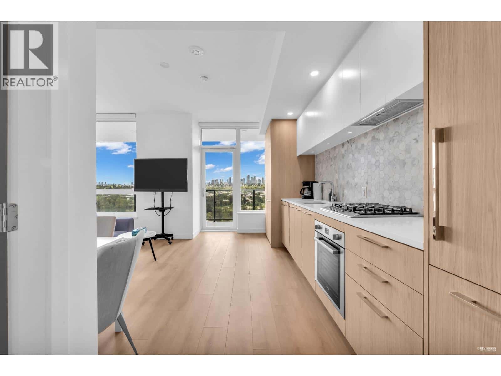 1803 2425 ALPHA AVENUE — Burnaby, British Columbia - Photo 3 of 32