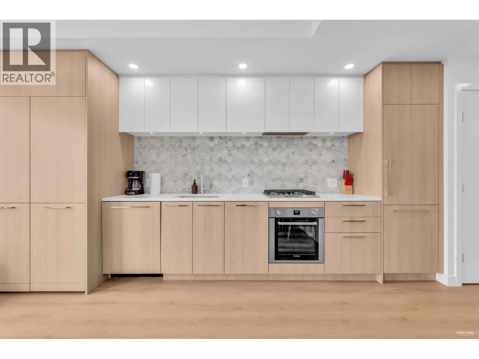 1803 2425 ALPHA AVENUE — Burnaby, British Columbia - Photo 5 of 32