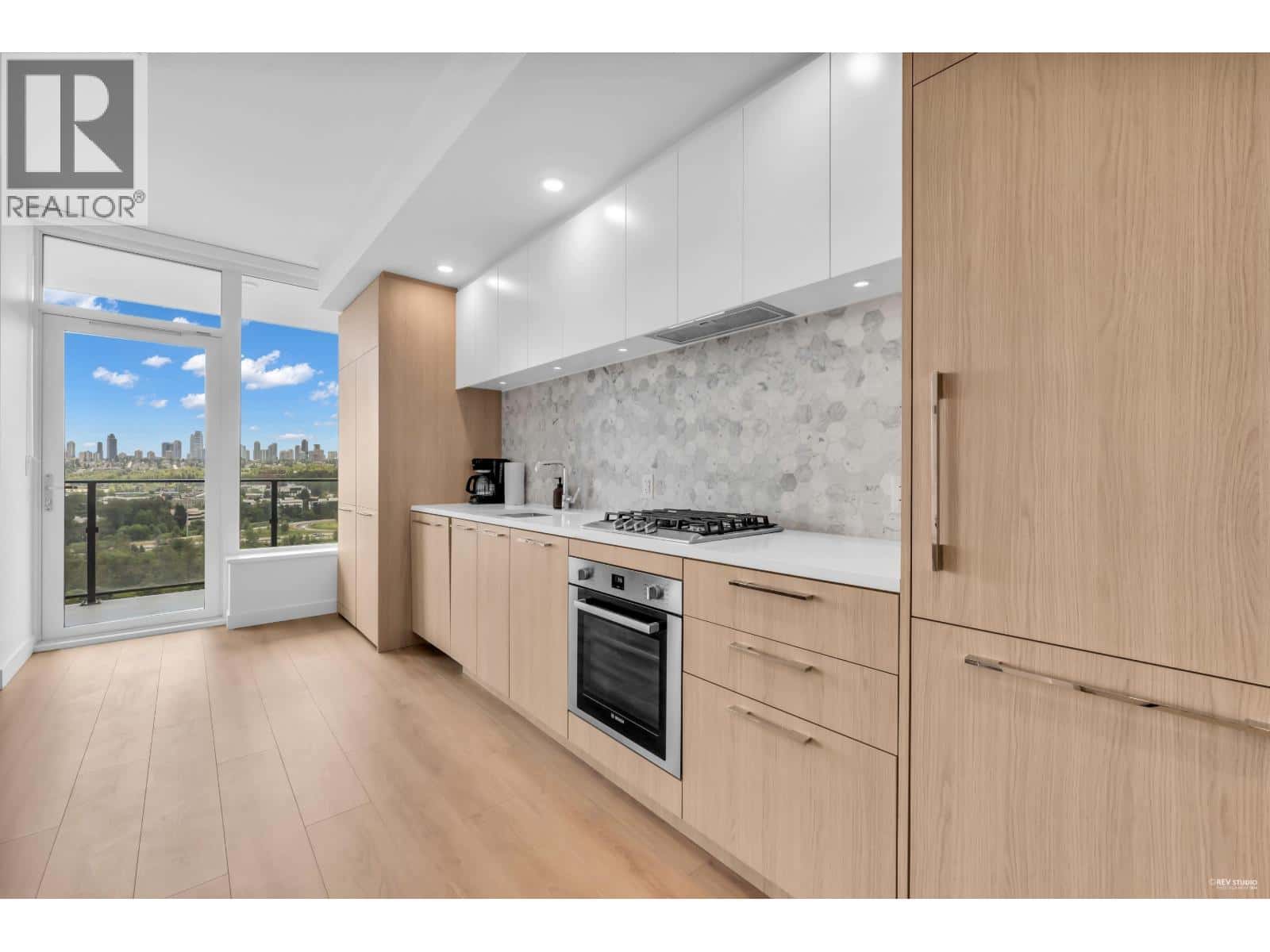 1803 2425 ALPHA AVENUE — Burnaby, British Columbia - Photo 4 of 32