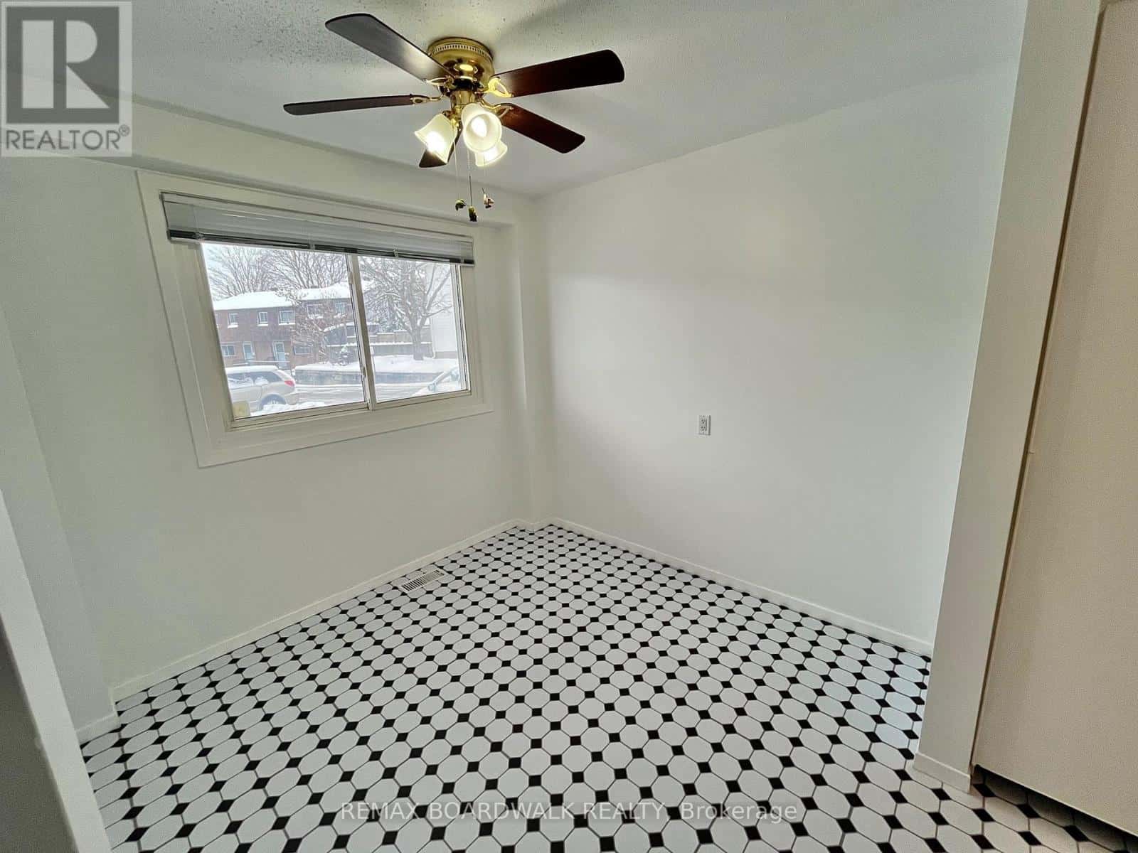 53J SUMAC STREET — Ottawa, Ontario - Photo 3 of 16