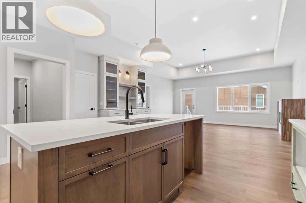 4924 Beardsley Avenue — Lacombe, Alberta - Photo 4 of 26