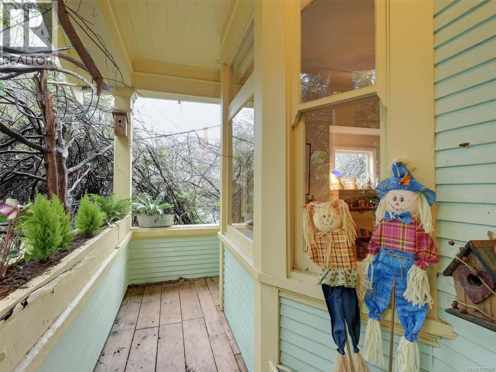 2072 Chaucer St — Oak Bay, British Columbia - Photo 3 of 24