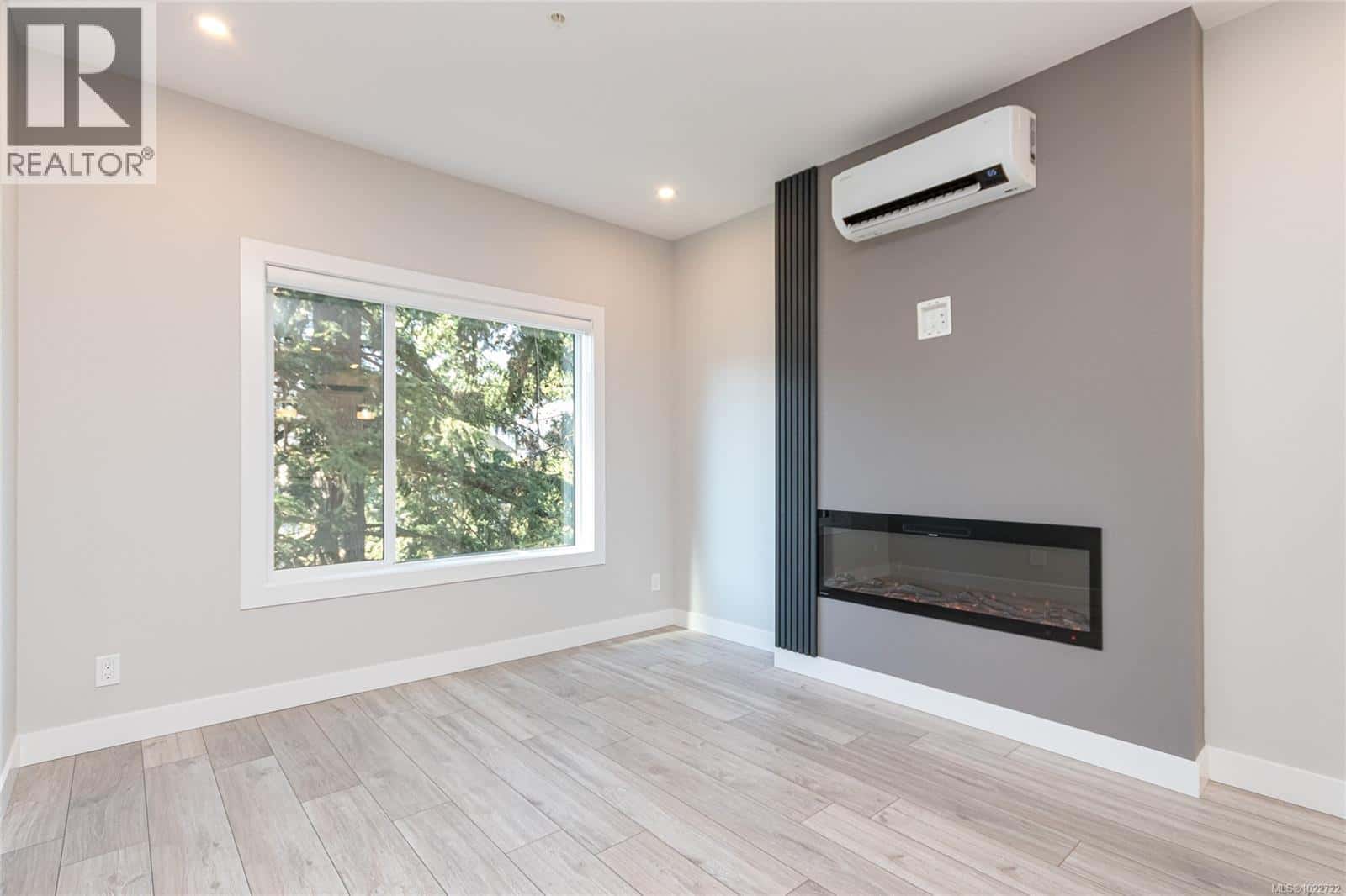 305 924 Jenkins Ave — Langford, British Columbia - Photo 2 of 19