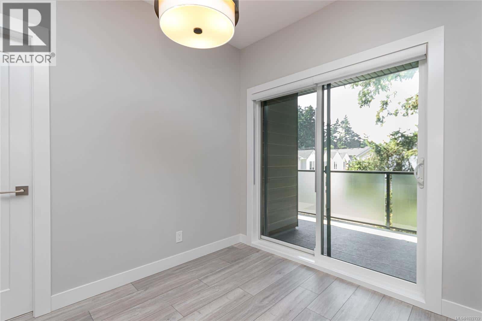 305 924 Jenkins Ave — Langford, British Columbia - Photo 3 of 19