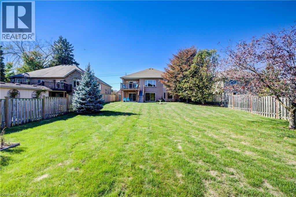 430 CARYNDALE Drive — Kitchener, Ontario - Photo 5 of 39