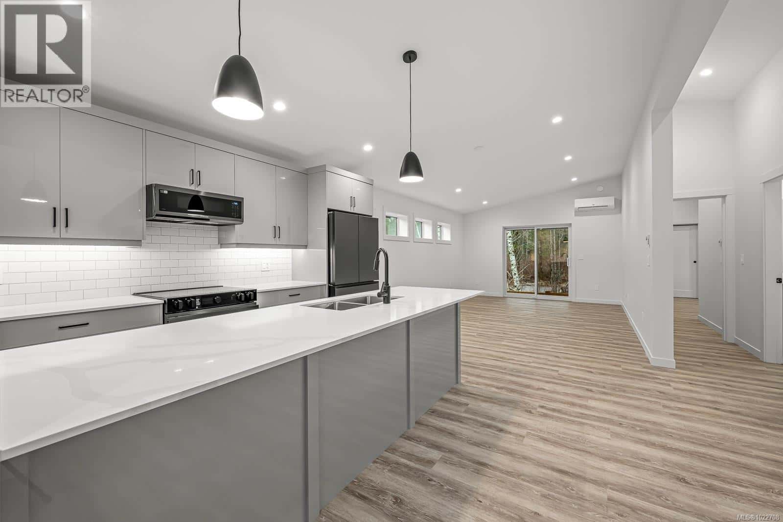 42 3025 Royston Rd — Cumberland, British Columbia - Photo 4 of 26