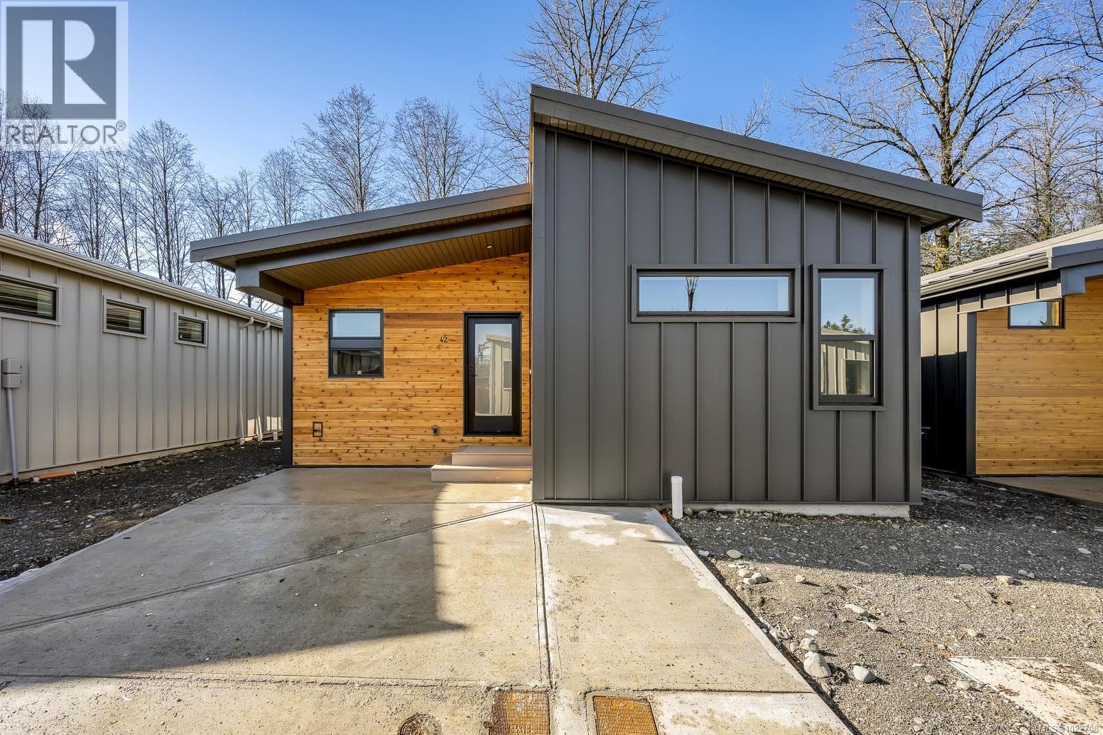 42 3025 Royston Rd — Cumberland, British Columbia - Main photo