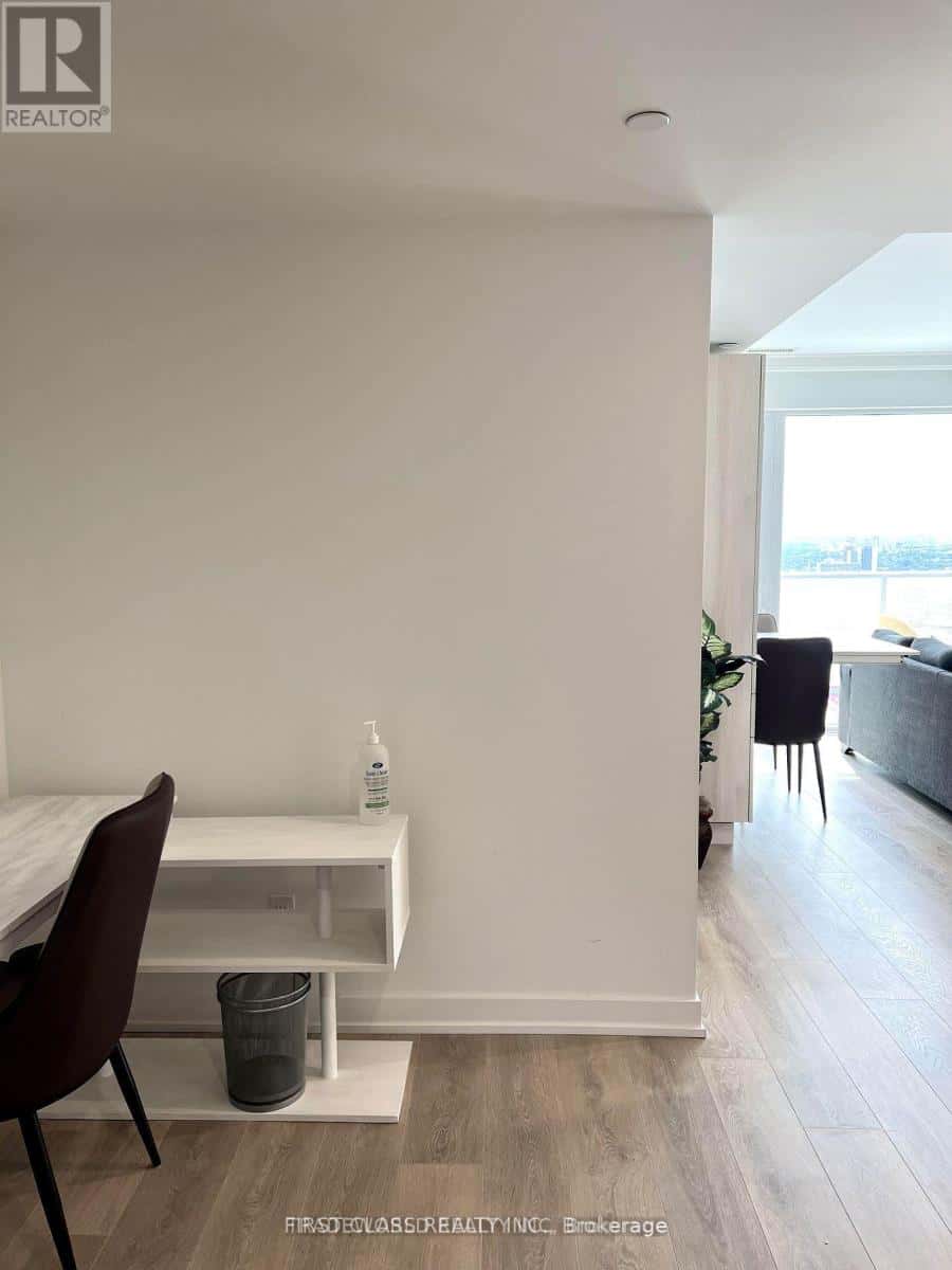 4002 - 501 YONGE STREET — Toronto (Bay Street Corridor), Ontario - Photo 2 of 8