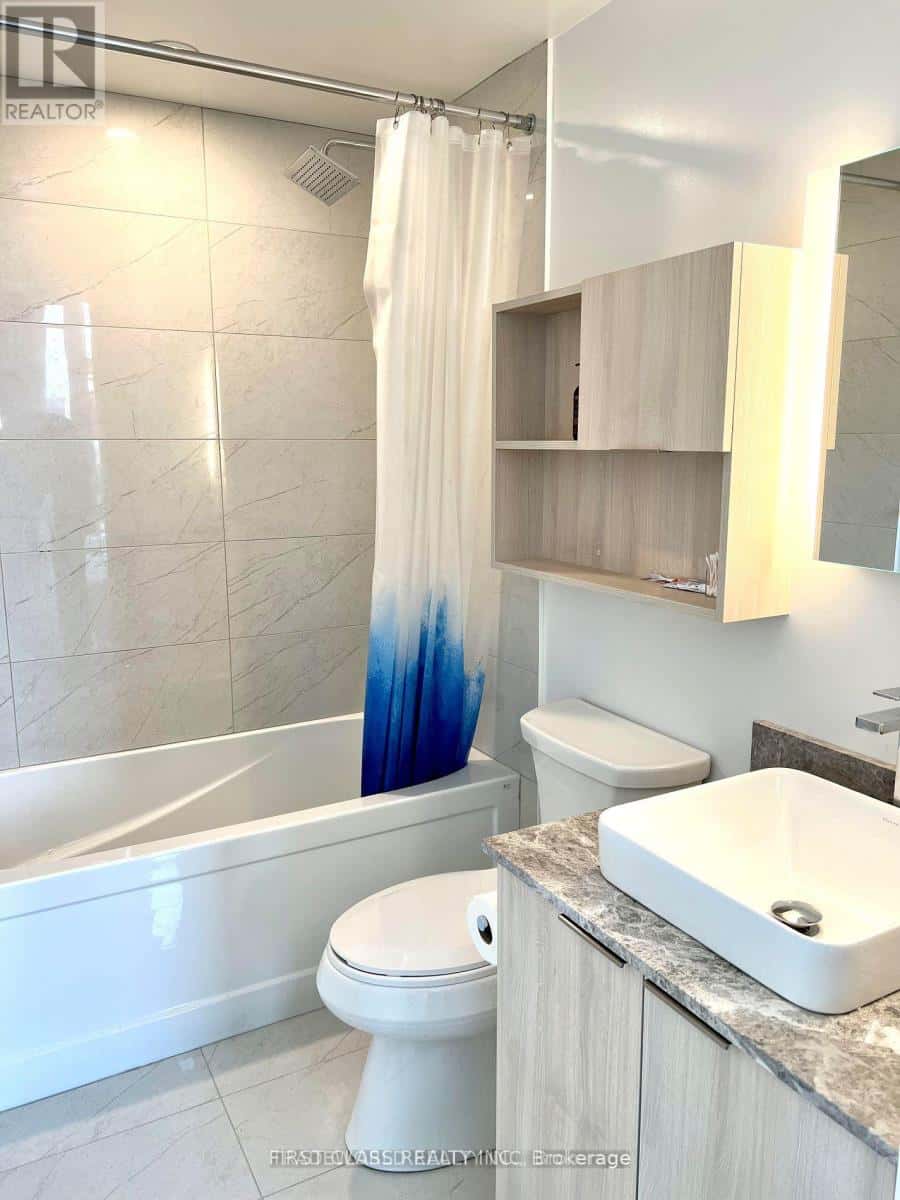 4002 - 501 YONGE STREET — Toronto (Bay Street Corridor), Ontario - Photo 5 of 8