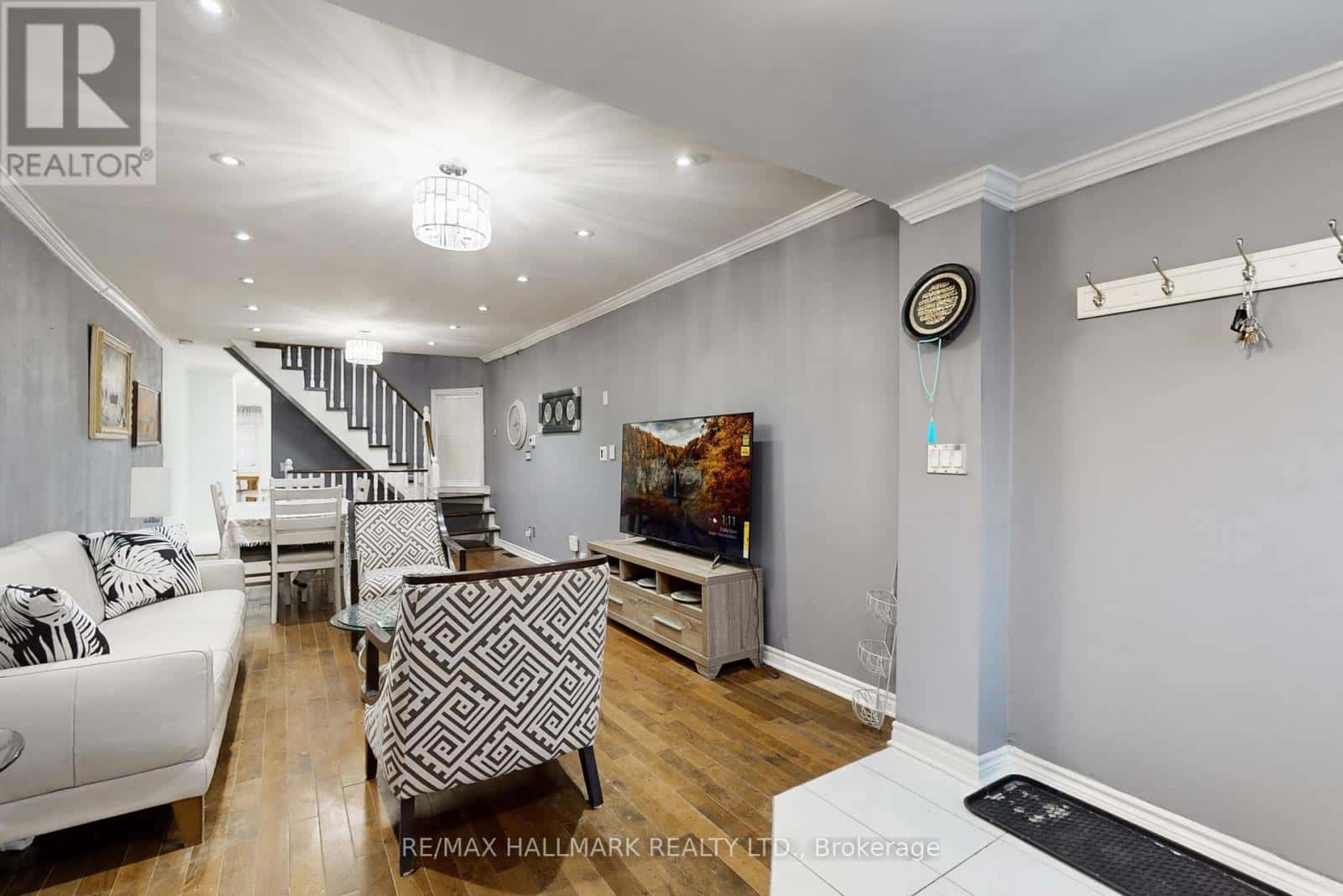 4 KING EDWARD AVENUE — Toronto (Woodbine-Lumsden), Ontario - Photo 5 of 36