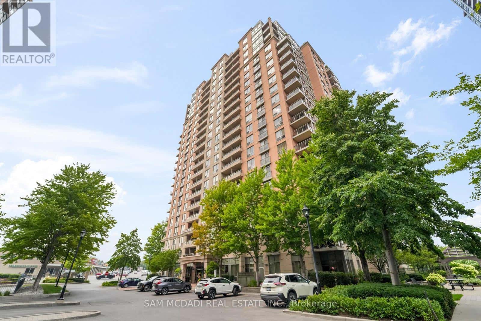 2002 - 5229 DUNDAS STREET W — Toronto (Islington-City Centre West), Ontario - Photo 2 of 29