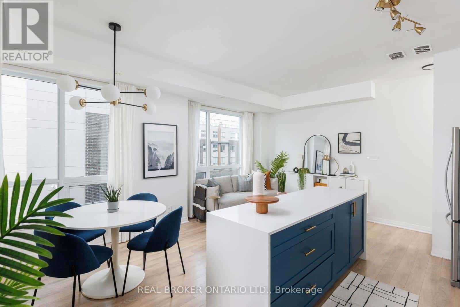 20 - 1238 CAWTHRA ROAD — Mississauga (Mineola), Ontario - Photo 2 of 24