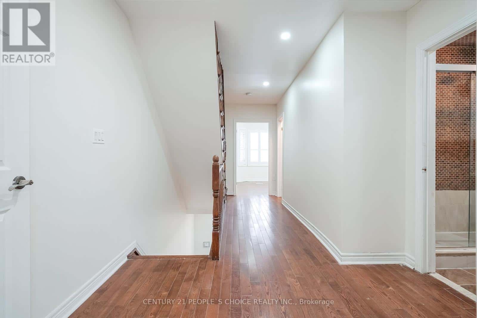 81 PAULINE AVENUE — Toronto (Dovercourt-Wallace Emerson-Junction), Ontario - Photo 4 of 47