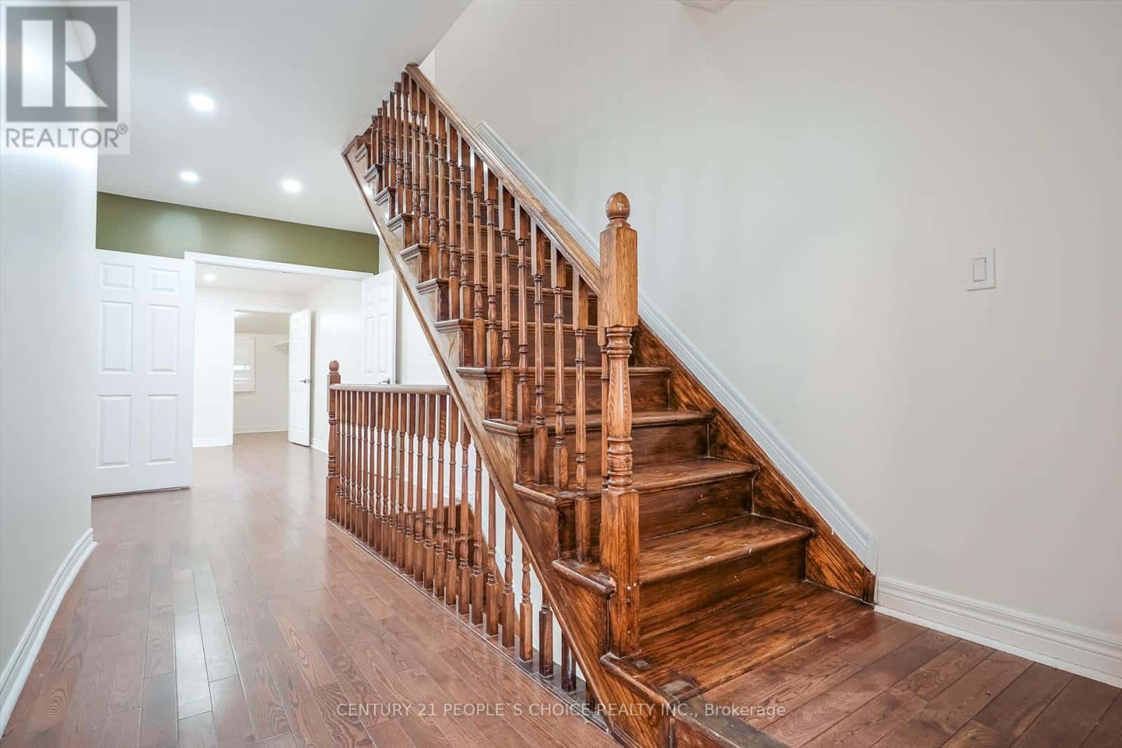 81 PAULINE AVENUE — Toronto (Dovercourt-Wallace Emerson-Junction), Ontario - Photo 5 of 47