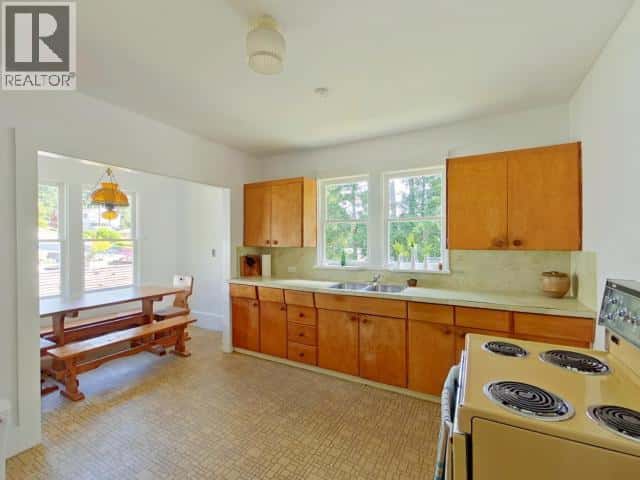 6237 LUND — Powell River, British Columbia - Photo 4 of 61