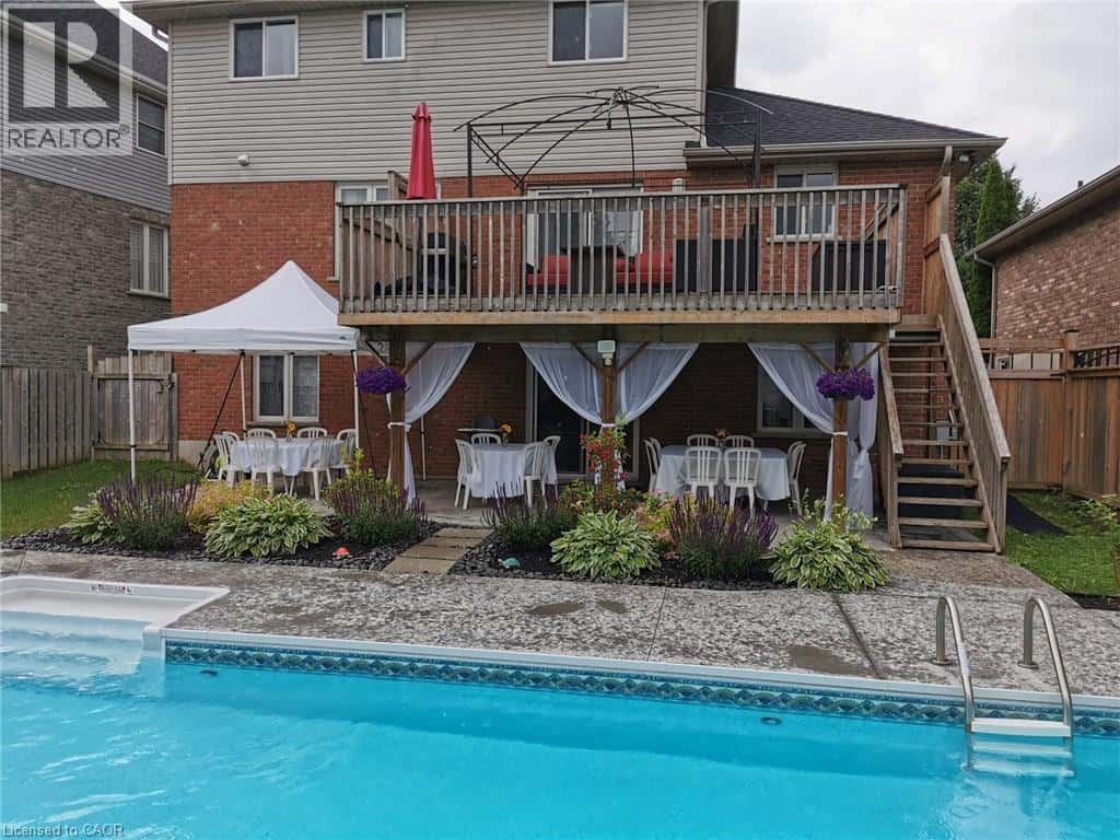 213 FALCON Drive — Woodstock, Ontario - Photo 5 of 34