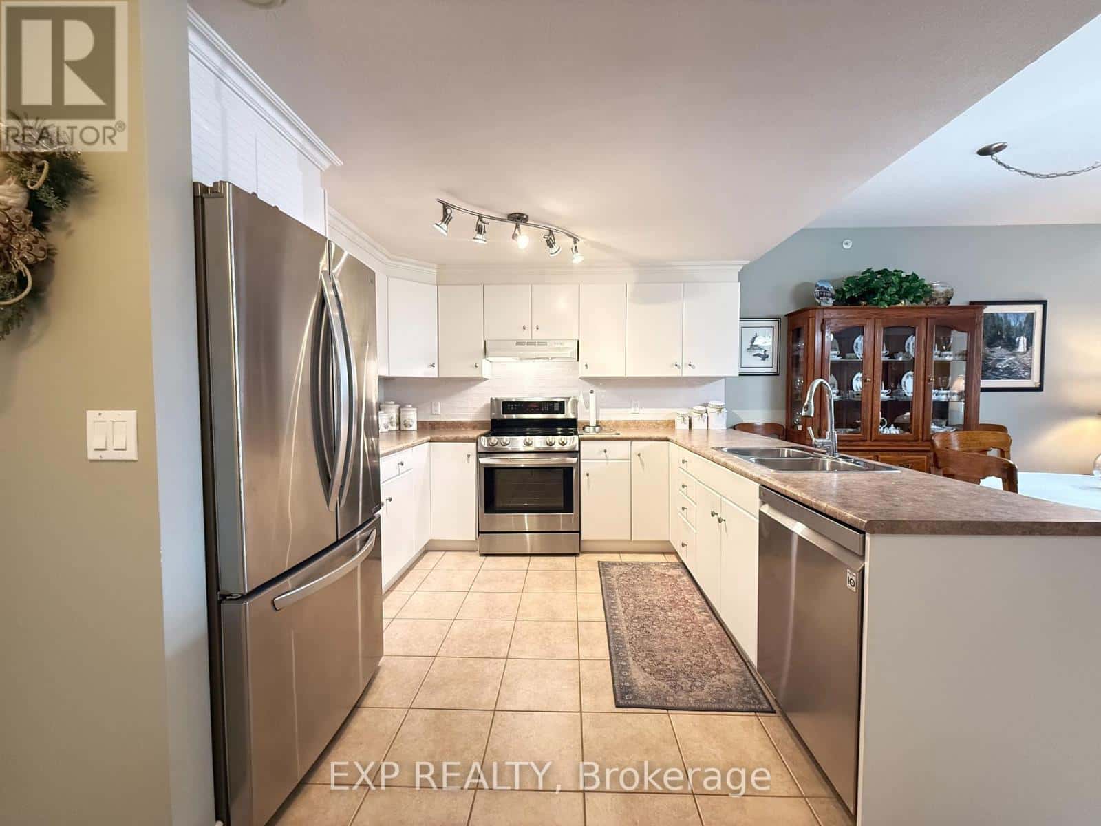 103 - 20 STATION SQUARE — Centre Wellington (Elora/Salem), Ontario - Photo 4 of 14