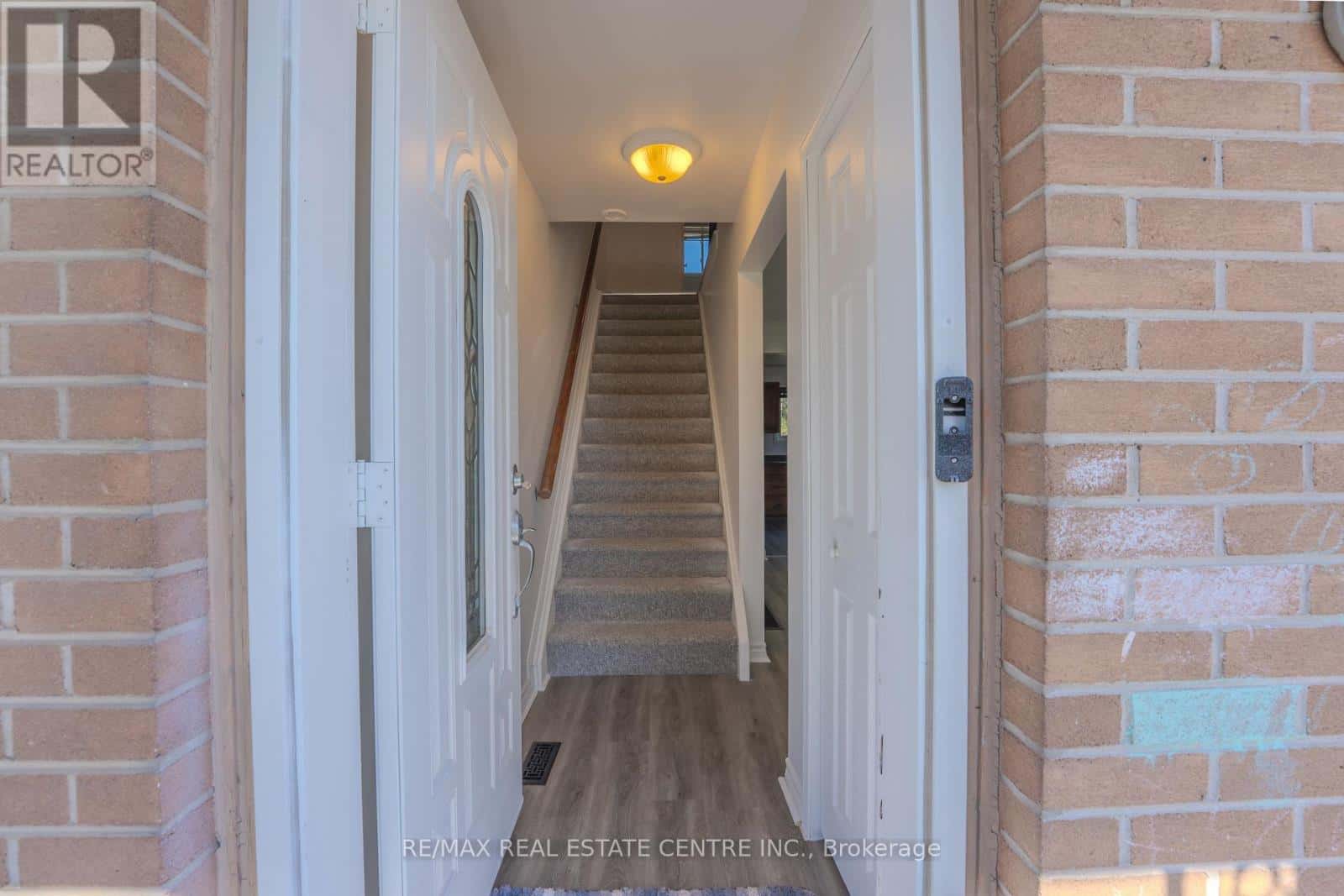 231 PERTH STREET — Brockville, Ontario - Photo 3 of 31