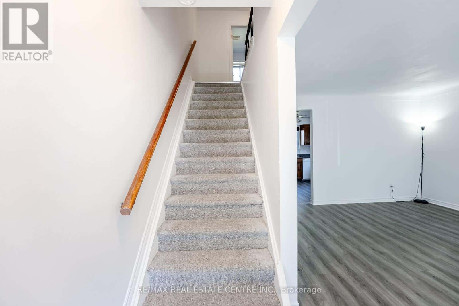 231 PERTH STREET — Brockville, Ontario - Photo 4 of 31