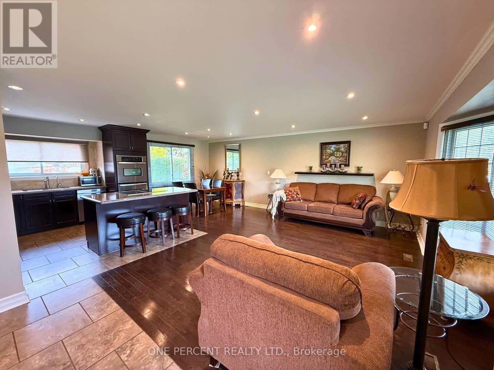 978 FERNDALE AVENUE — Fort Erie (Crescent Park), Ontario - Photo 2 of 18