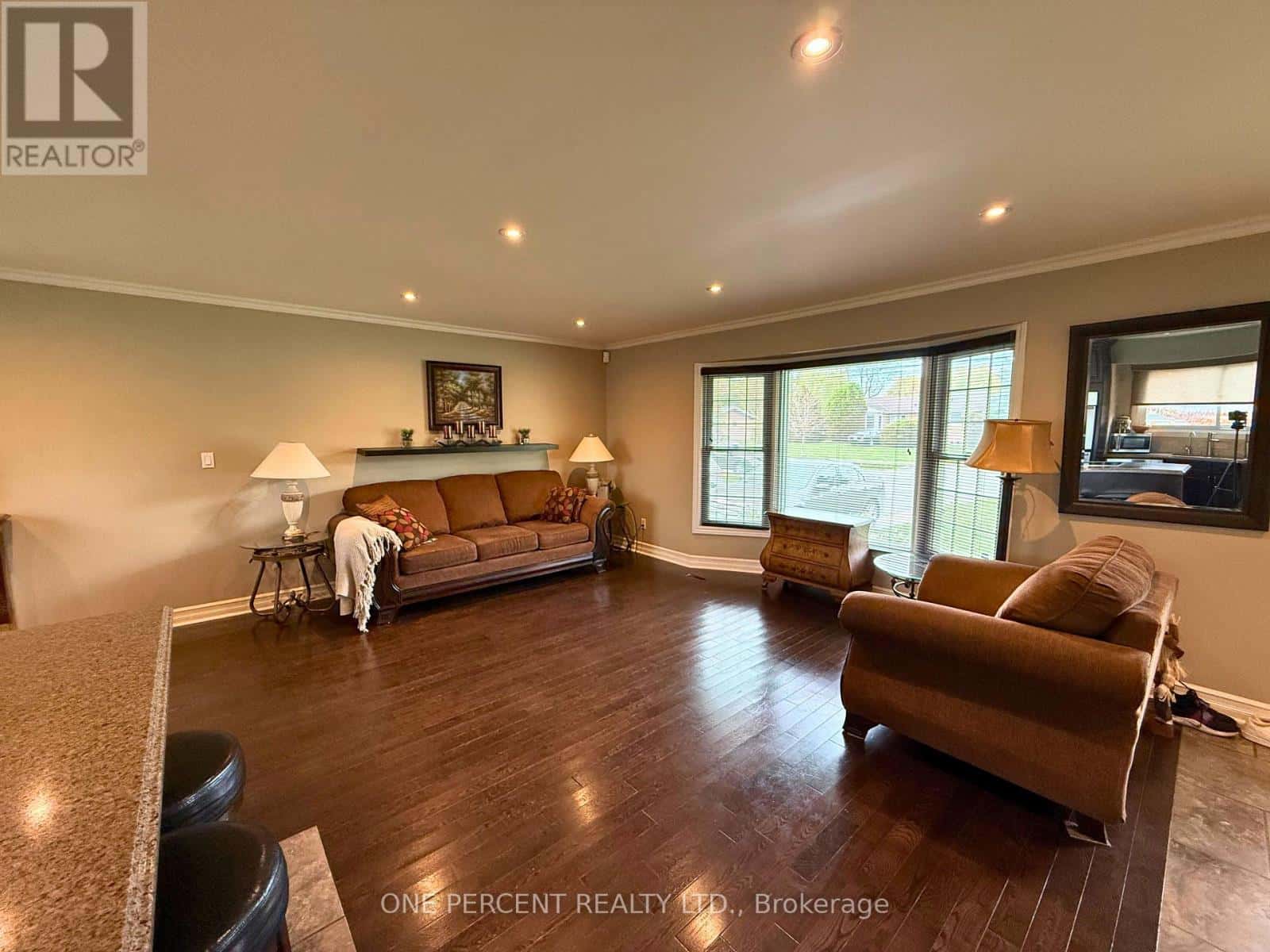 978 FERNDALE AVENUE — Fort Erie (Crescent Park), Ontario - Photo 3 of 18