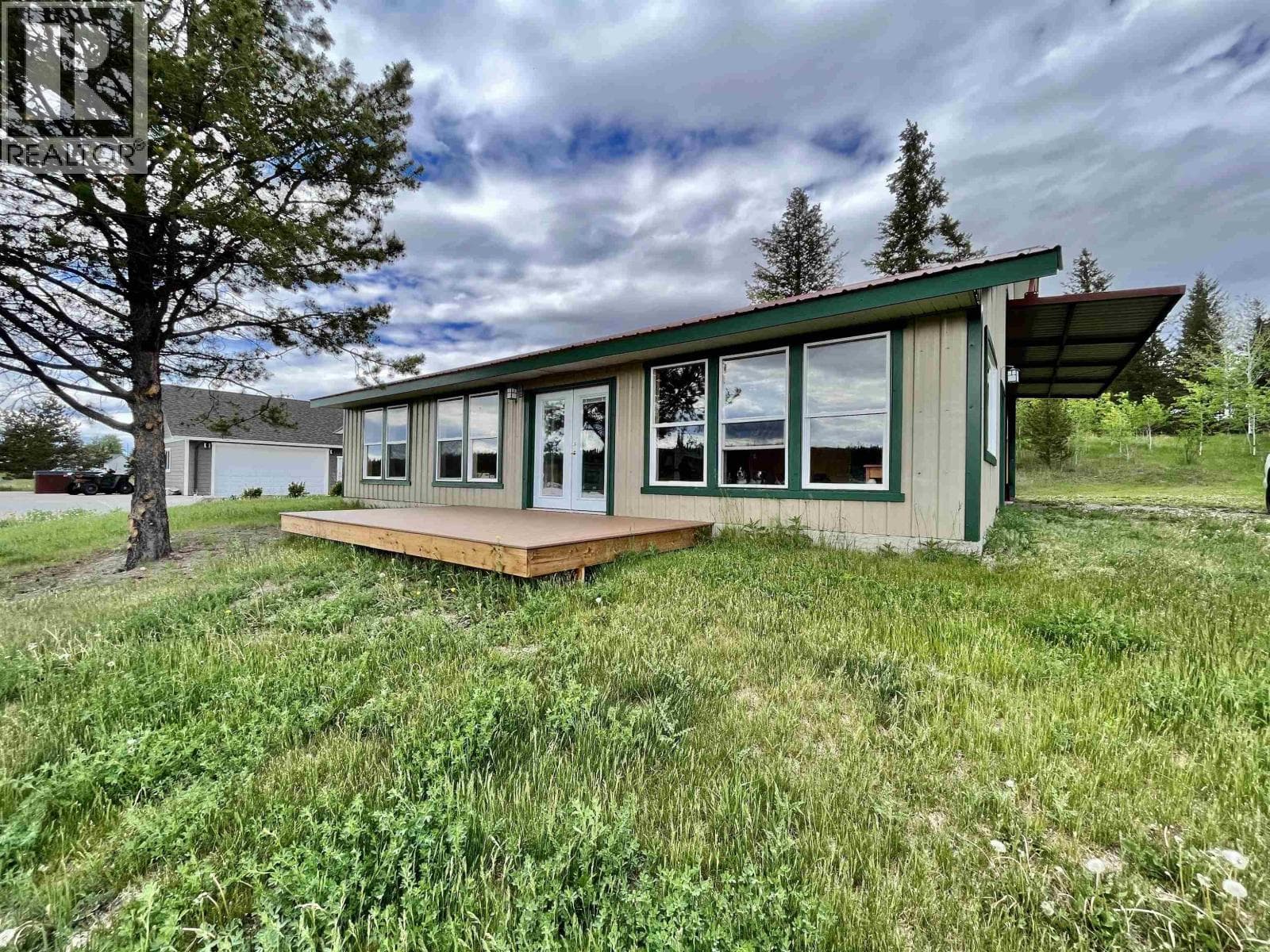 5574 LAKESIDE COURT — 100 Mile House, British Columbia - Main photo