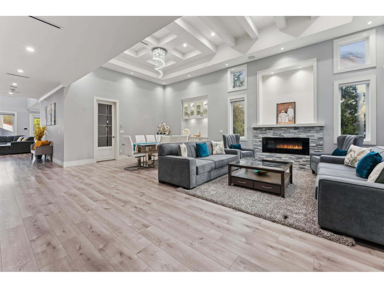 6710 137A STREET — Surrey, British Columbia - Photo 3 of 36