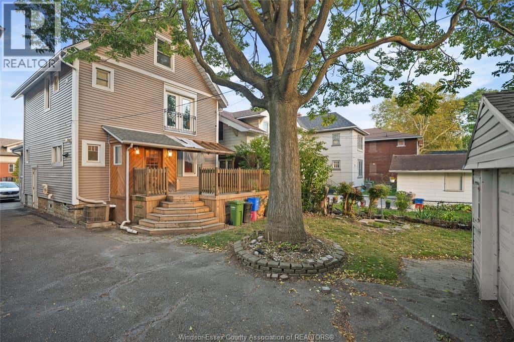 323 RANDOLPH — Windsor, Ontario - Photo 5 of 37