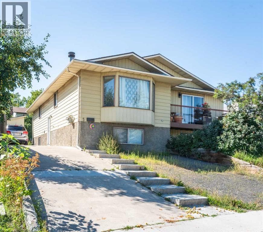 5 Fonda Drive SE — Calgary, Alberta - Main photo