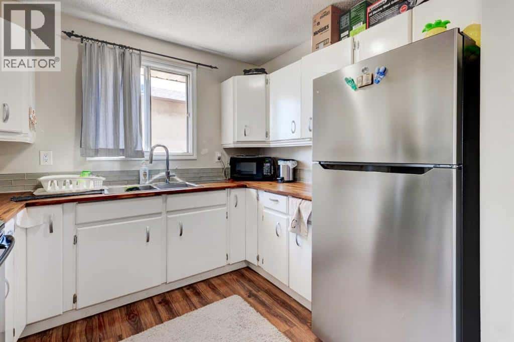 5 Fonda Drive SE — Calgary, Alberta - Photo 4 of 29