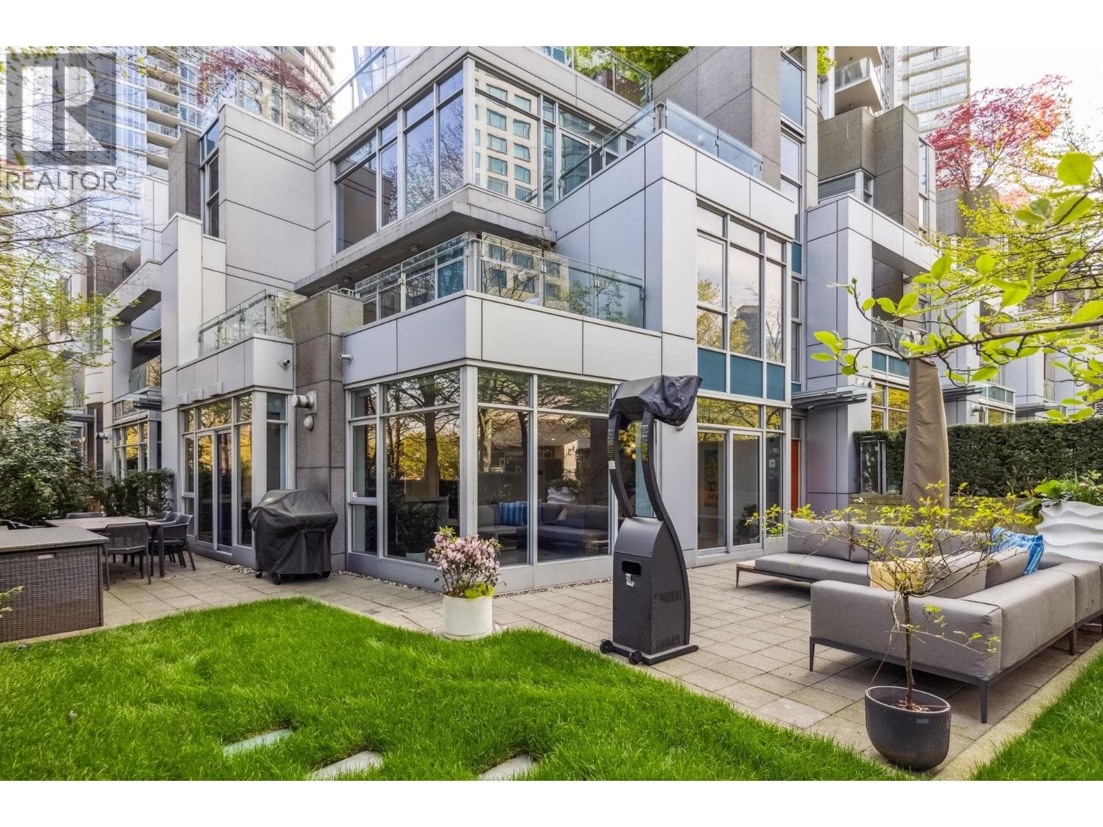 TH22 1281 W CORDOVA STREET — Vancouver, British Columbia - Main photo