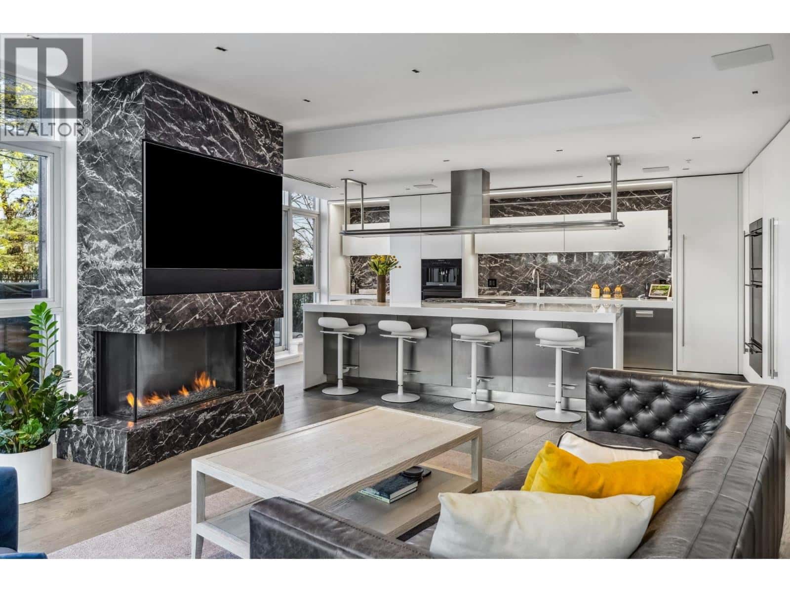 TH22 1281 W CORDOVA STREET — Vancouver, British Columbia - Photo 3 of 15