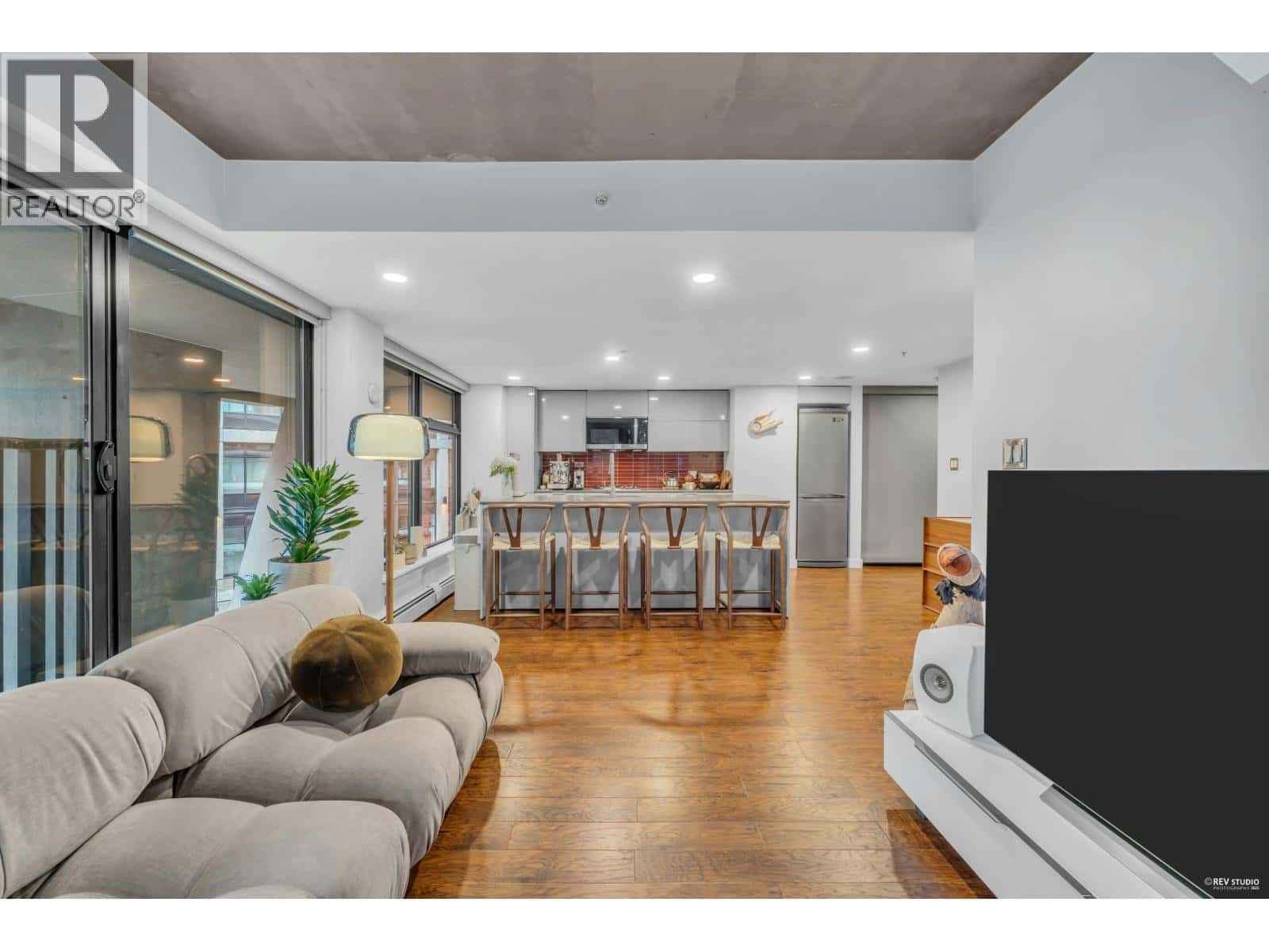 605 128 W CORDOVA STREET — Vancouver, British Columbia - Photo 2 of 18