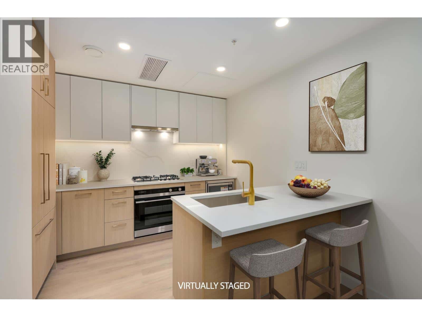 113 390 GUILBY STREET — Coquitlam, British Columbia - Photo 4 of 34