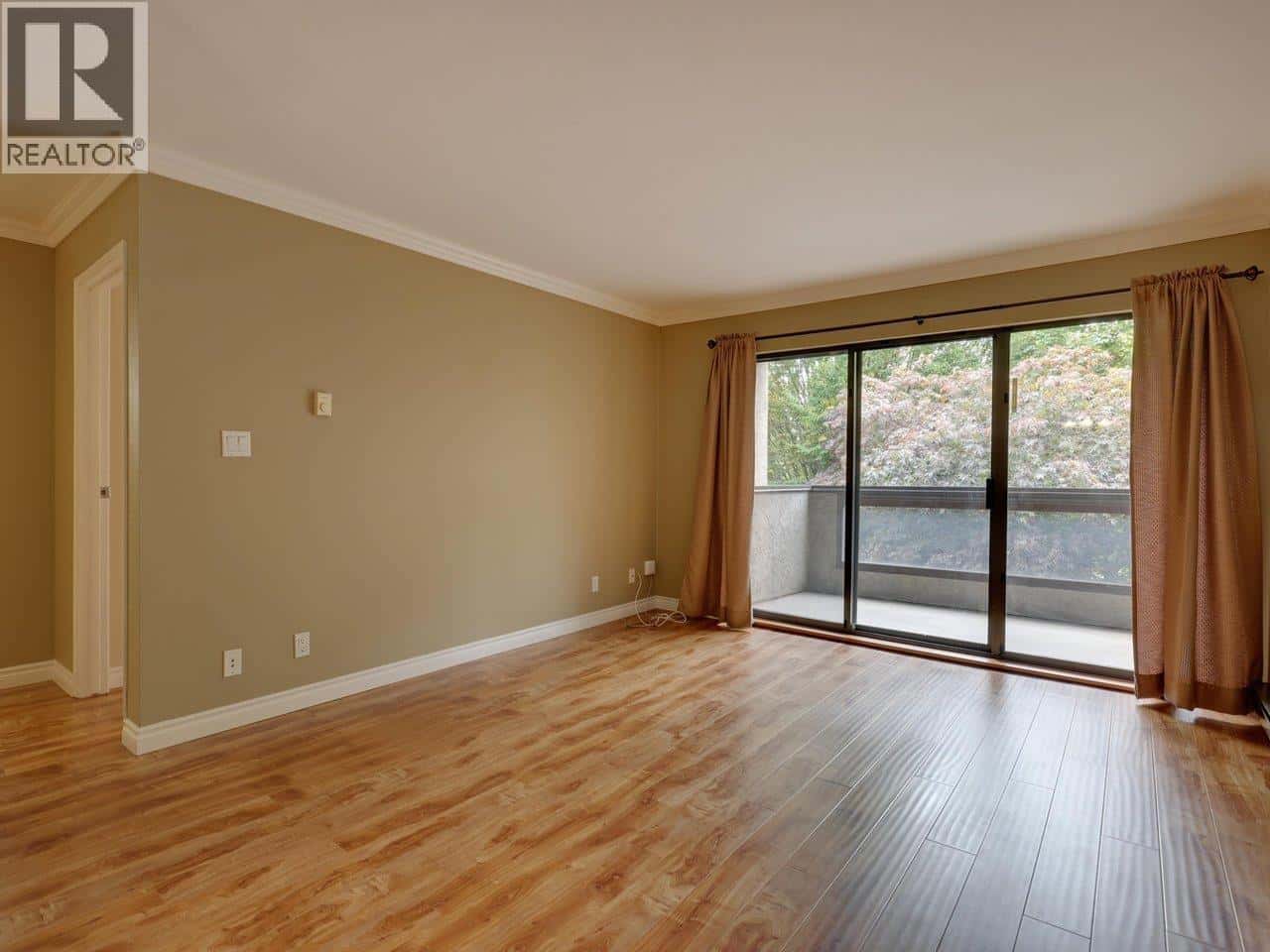 306 975 W 13TH AVENUE — Vancouver, British Columbia - Photo 4 of 28