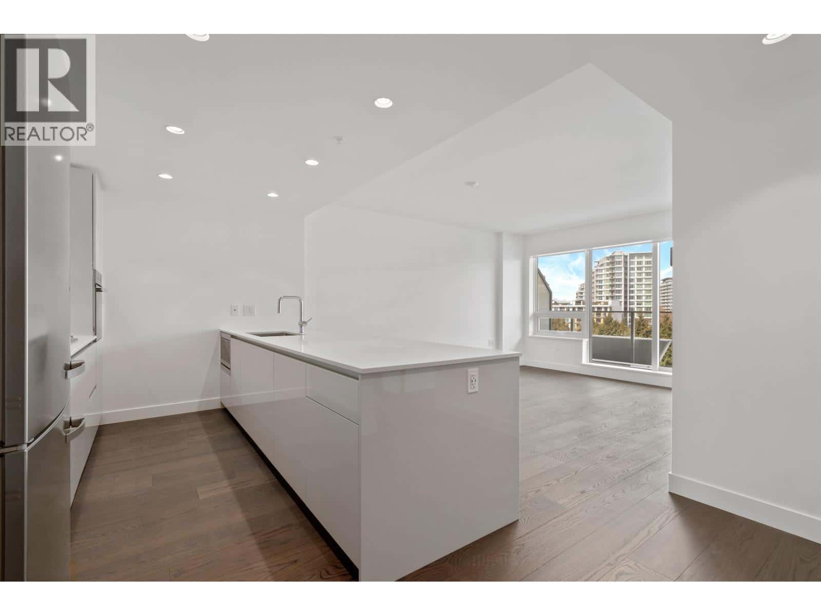 706 5788 GILBERT ROAD — Richmond, British Columbia - Photo 3 of 37