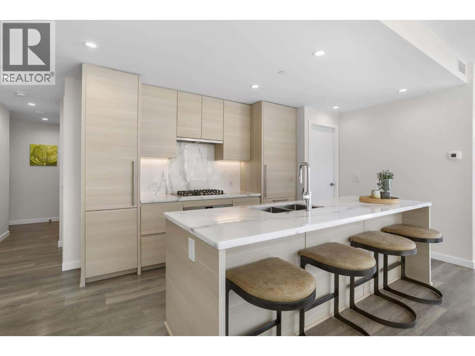 302 305 MORRISSEY ROAD — Port Moody, British Columbia - Photo 2 of 40