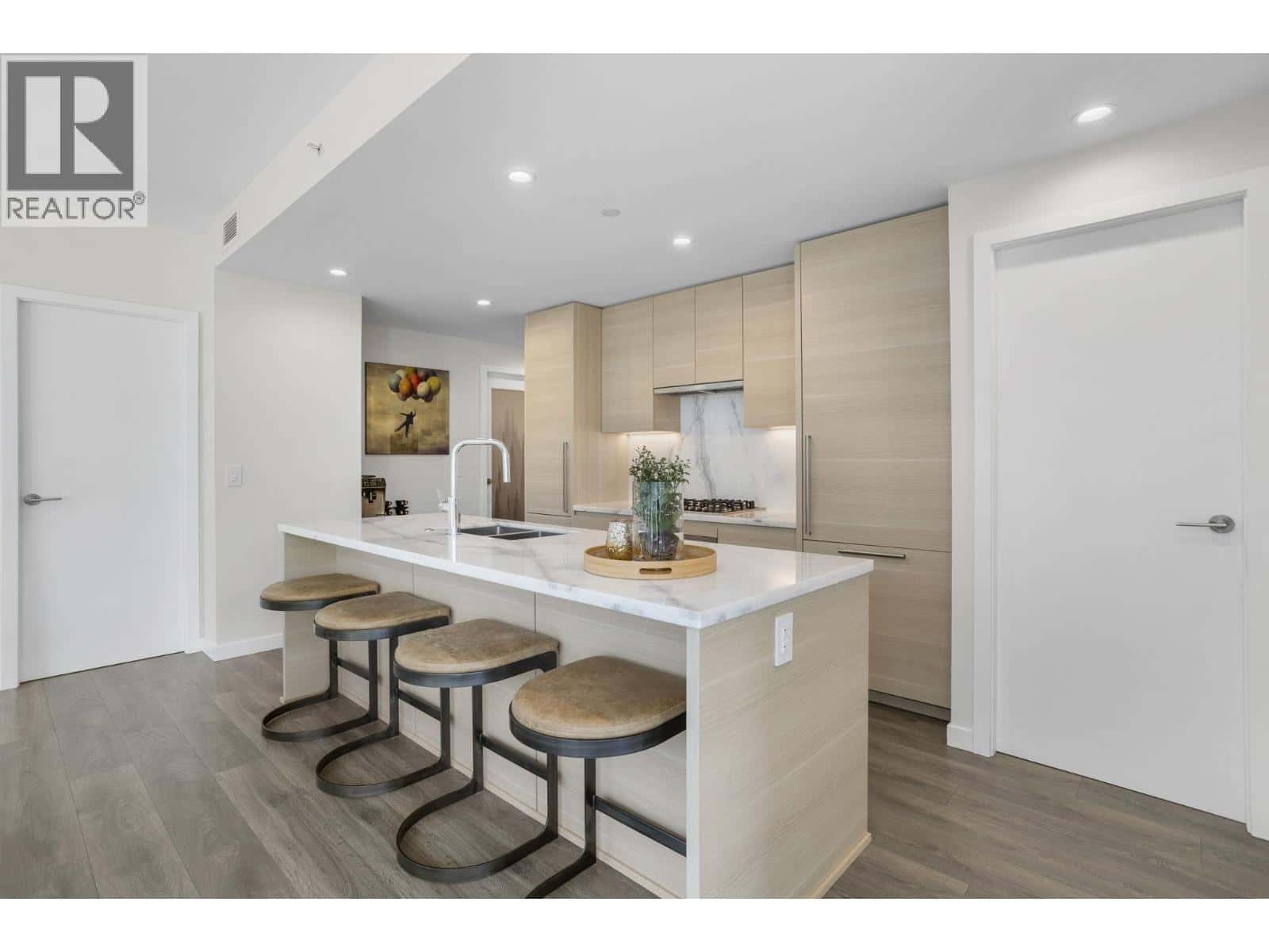 302 305 MORRISSEY ROAD — Port Moody, British Columbia - Photo 3 of 40