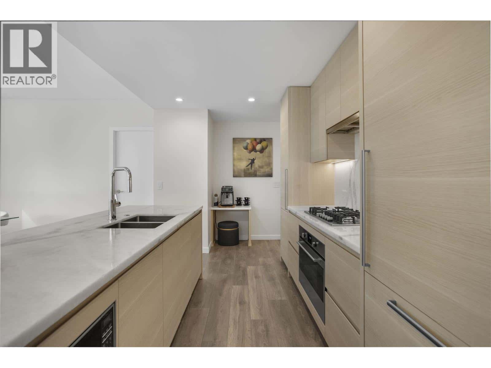 302 305 MORRISSEY ROAD — Port Moody, British Columbia - Photo 5 of 40