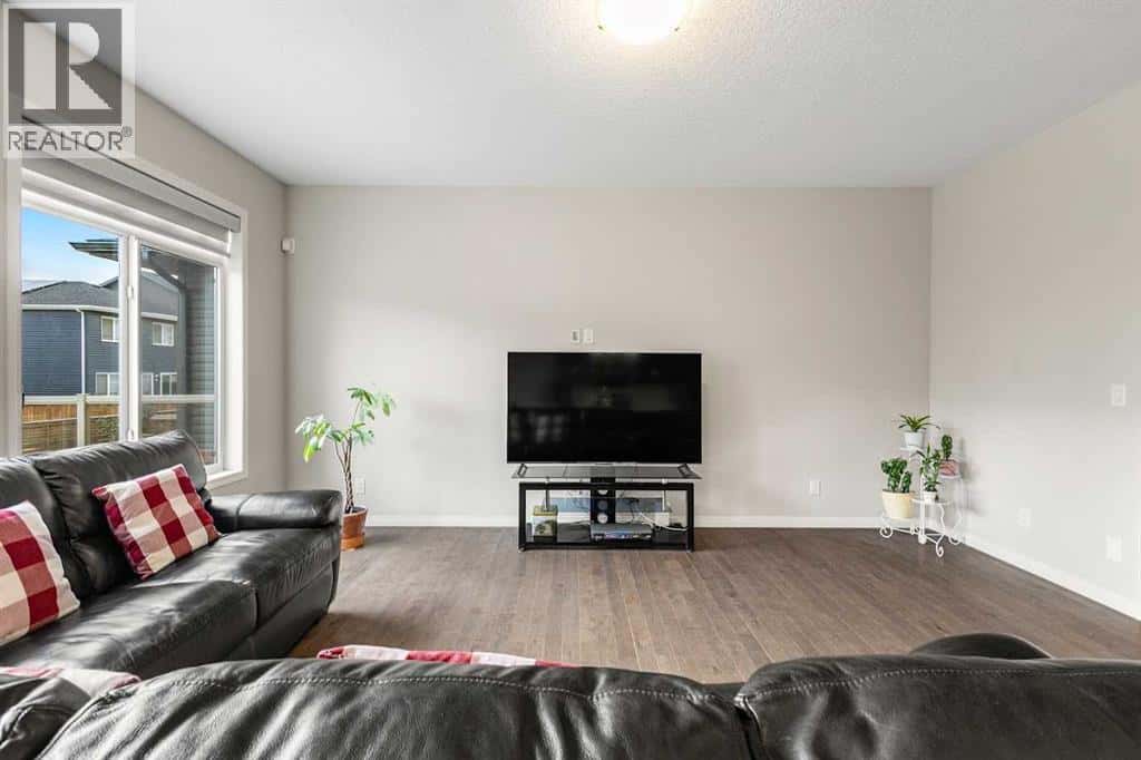 175 Howse Rise NE — Calgary, Alberta - Photo 5 of 50