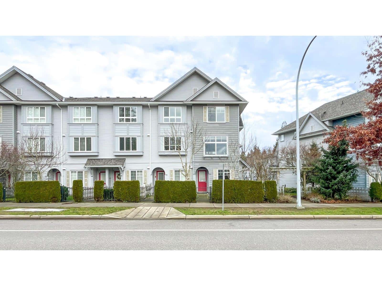 99 5858 142 STREET — Surrey, British Columbia - Photo 2 of 37