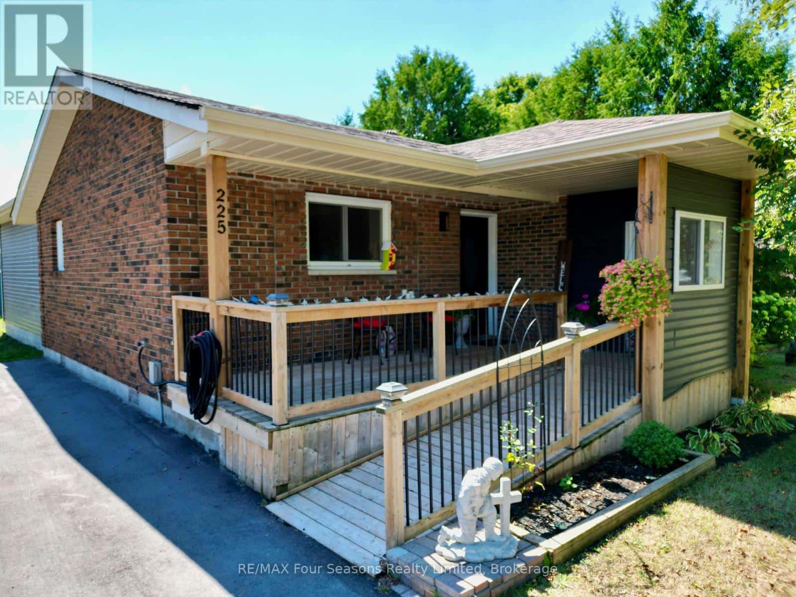 225 CHRISTOPHER STREET — Clearview (Stayner), Ontario - Photo 5 of 33