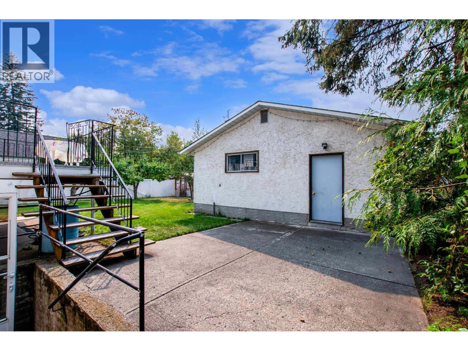 2438 MCBRIDE CRESCENT — Prince George, British Columbia - Photo 2 of 34