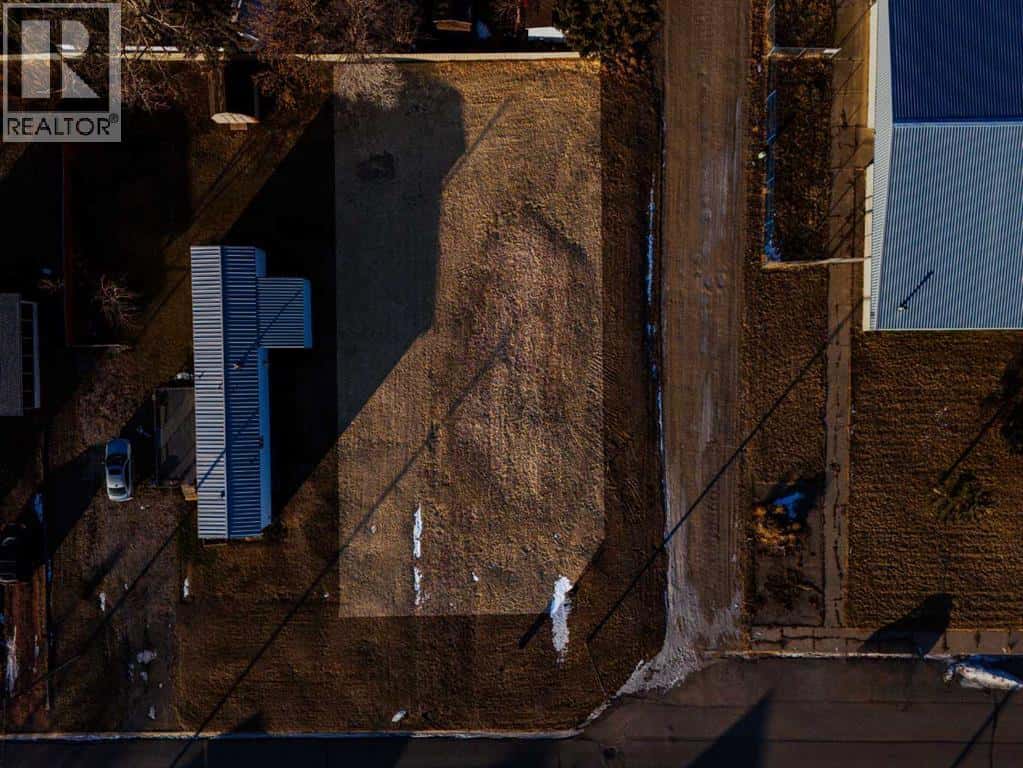 161 W 400 N — Raymond, Alberta - Photo 3 of 8