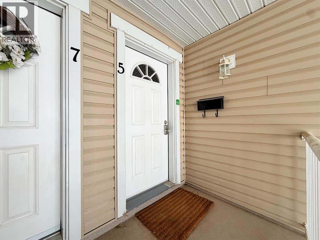 5, 10 Broadway Court NW — Redcliff, Alberta - Photo 3 of 25