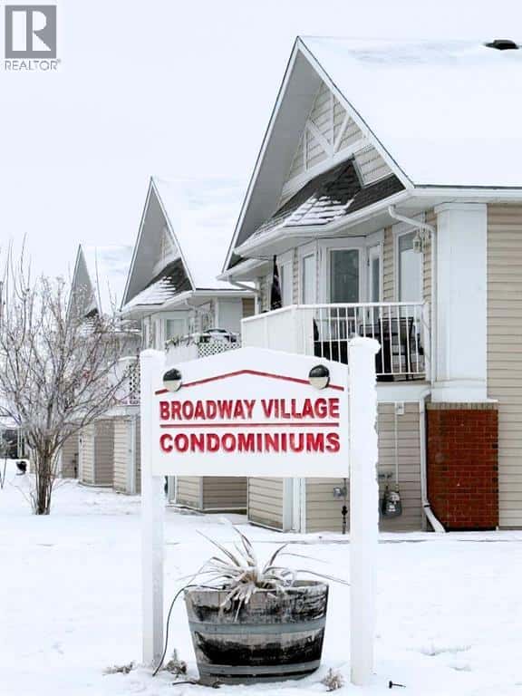 5, 10 Broadway Court NW — Redcliff, Alberta - Photo 2 of 25