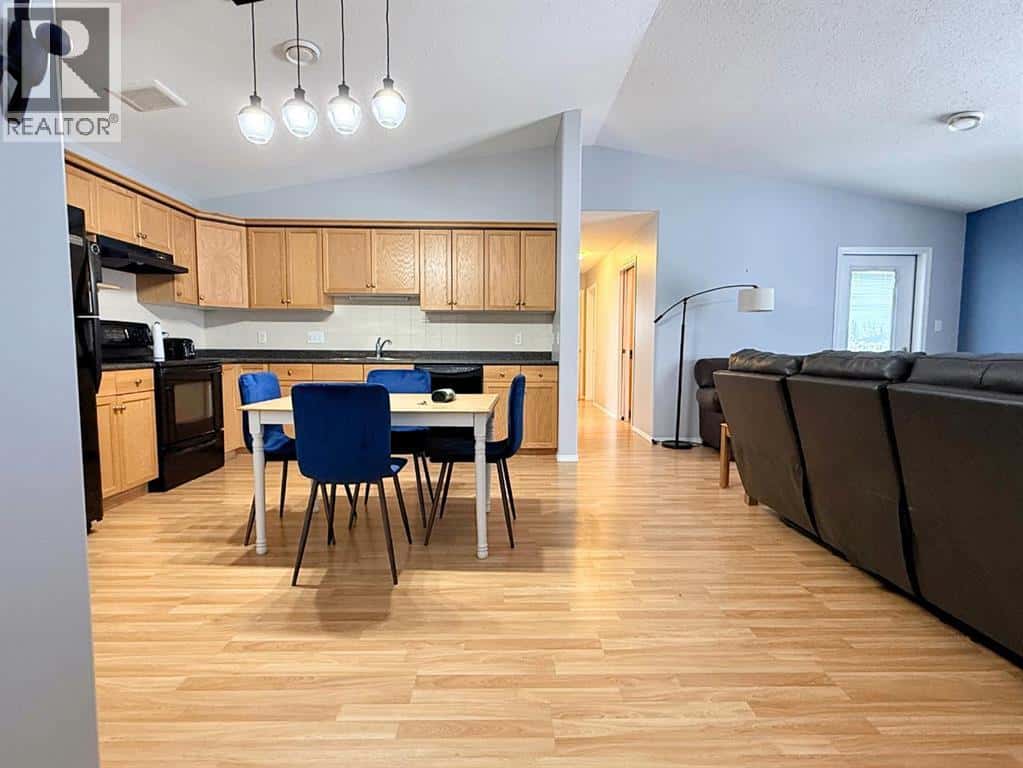 5, 10 Broadway Court NW — Redcliff, Alberta - Photo 5 of 25