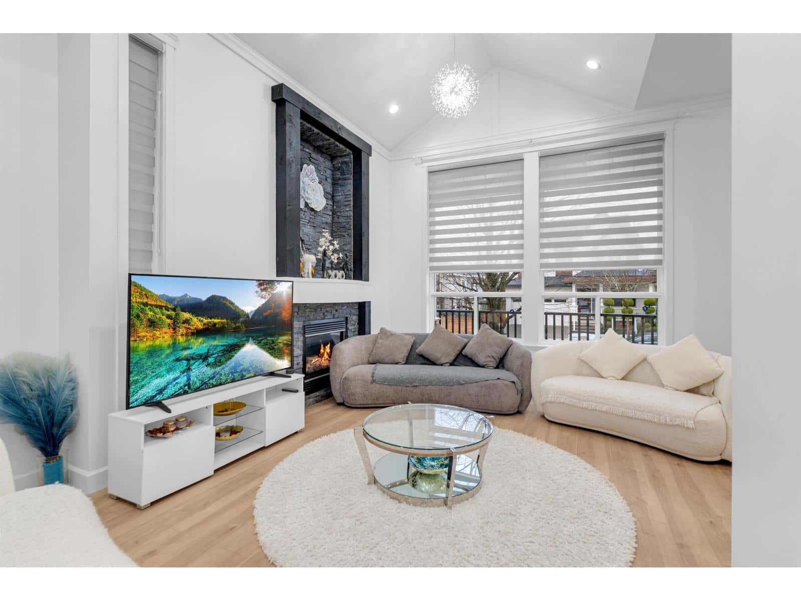 18358 67 AVENUE — Surrey, British Columbia - Photo 4 of 34