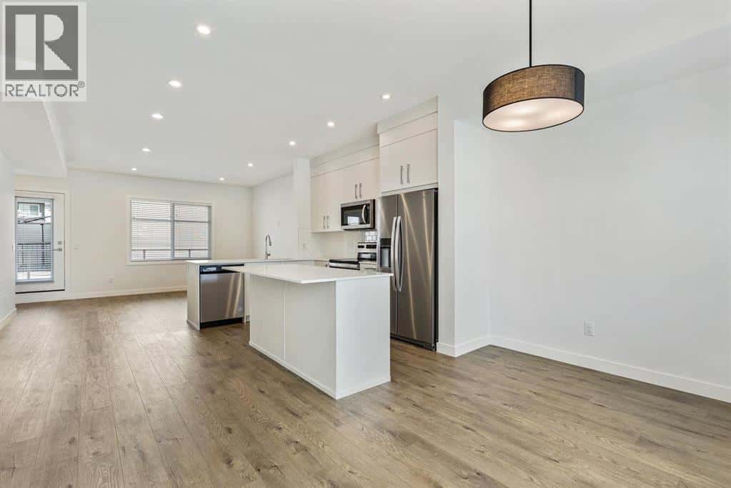 50 Cornerglen Manor NE — Calgary, Alberta - Photo 5 of 16