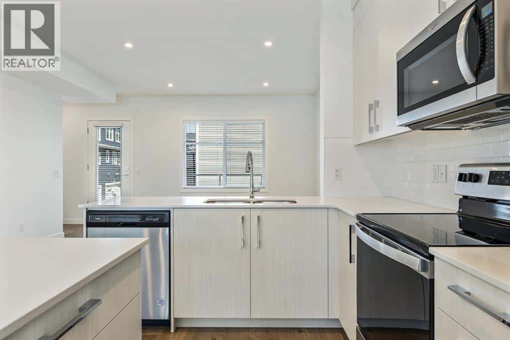 50 Cornerglen Manor NE — Calgary, Alberta - Photo 2 of 16